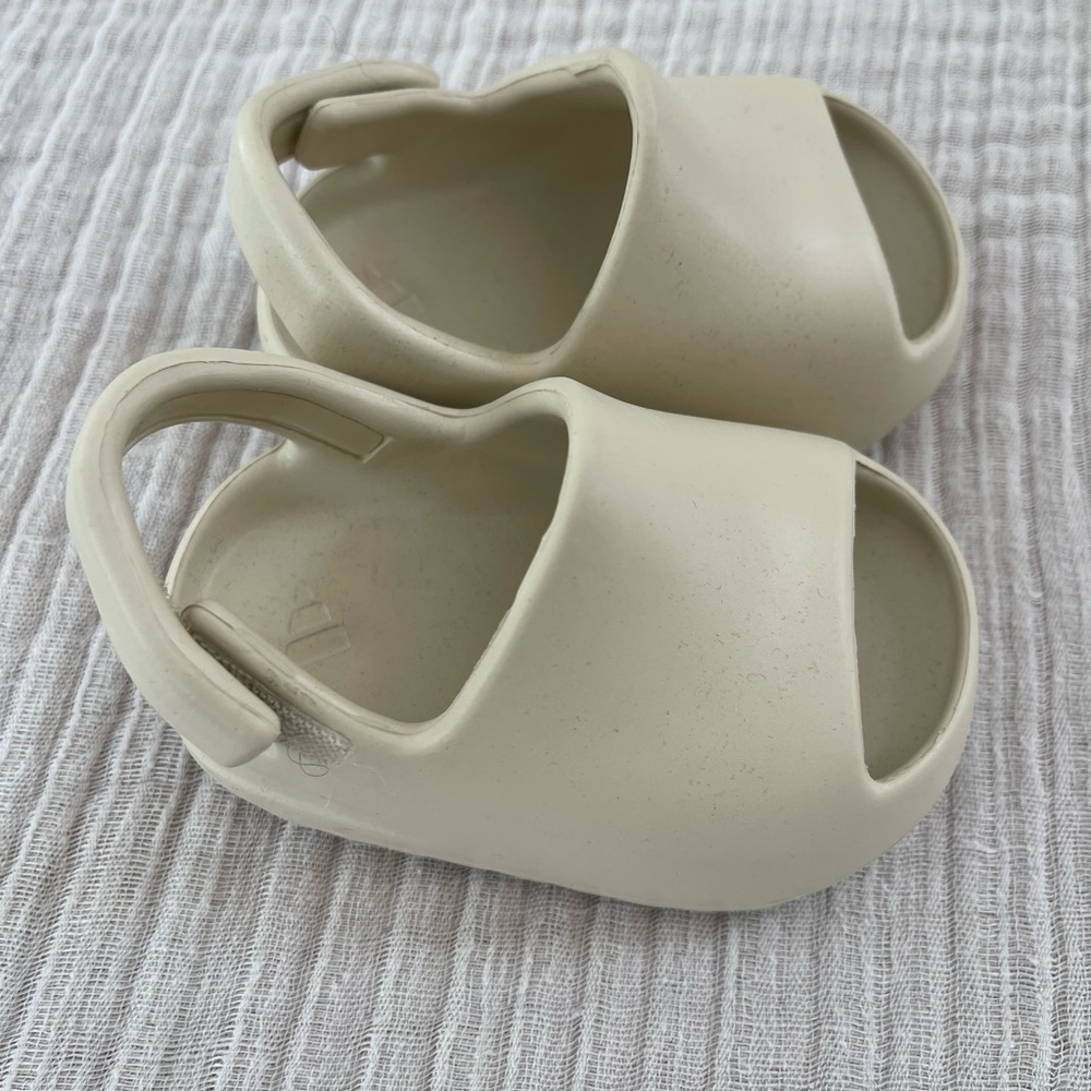 Yeezy Kids Slides *NEW* with original boxing